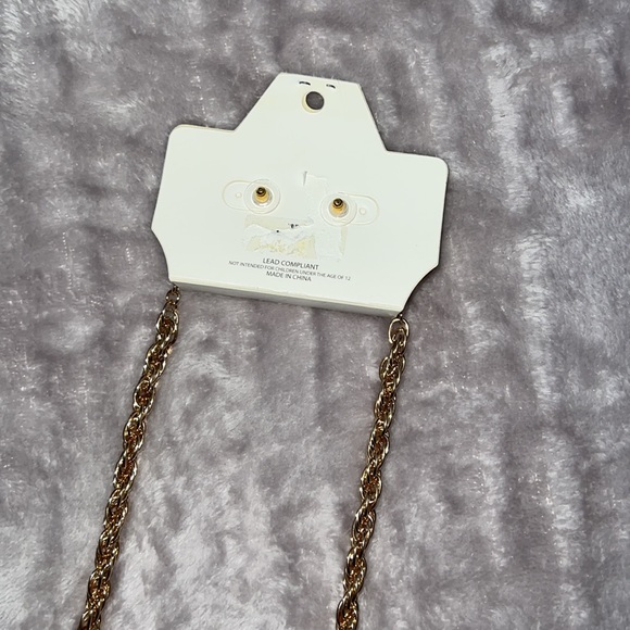 Brand New Statement necklace + matching earrings - Picture 5 of 6